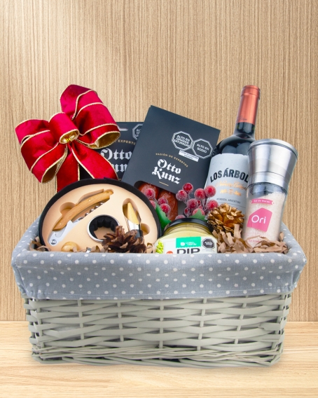Regalo especial en cesta de mimbre
